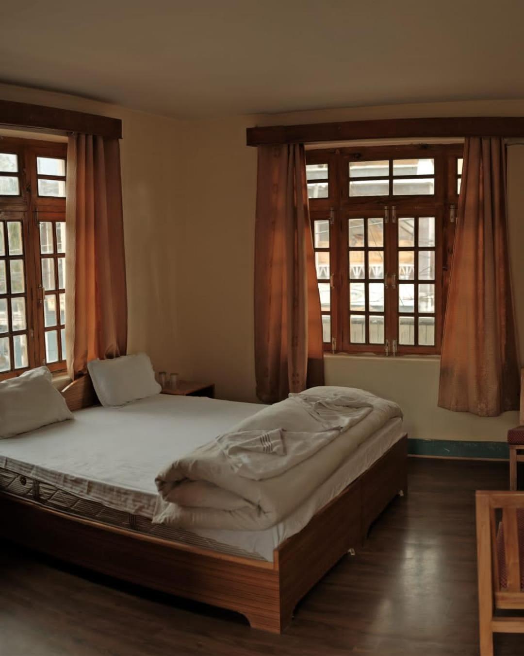 Hotel Lonchay Residency Leh Buitenkant foto