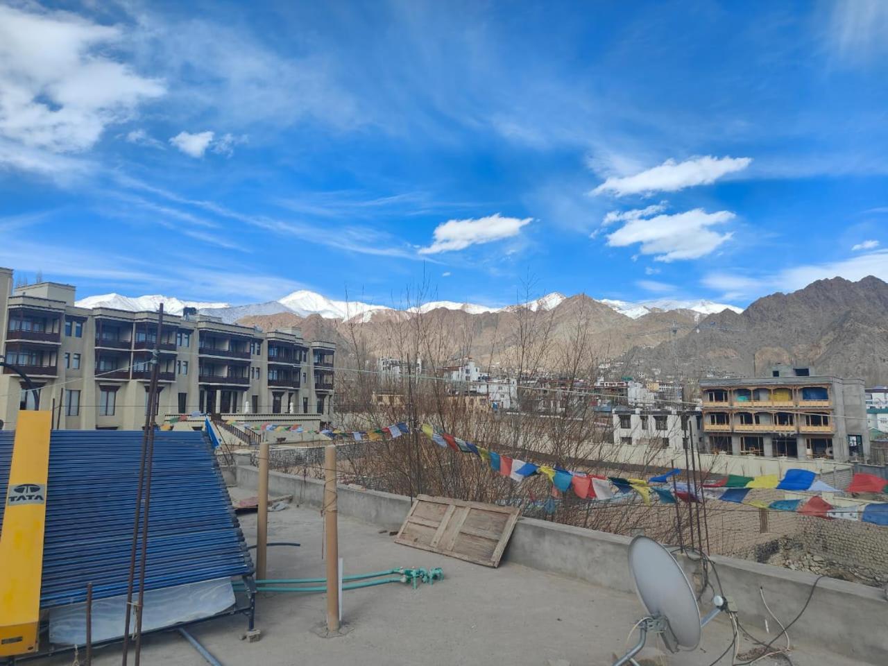 Hotel Lonchay Residency Leh Buitenkant foto