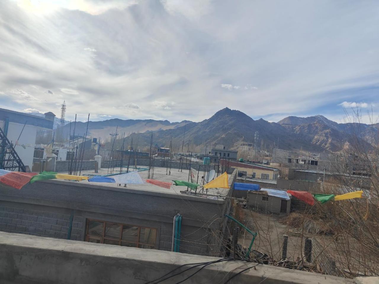 Hotel Lonchay Residency Leh Buitenkant foto