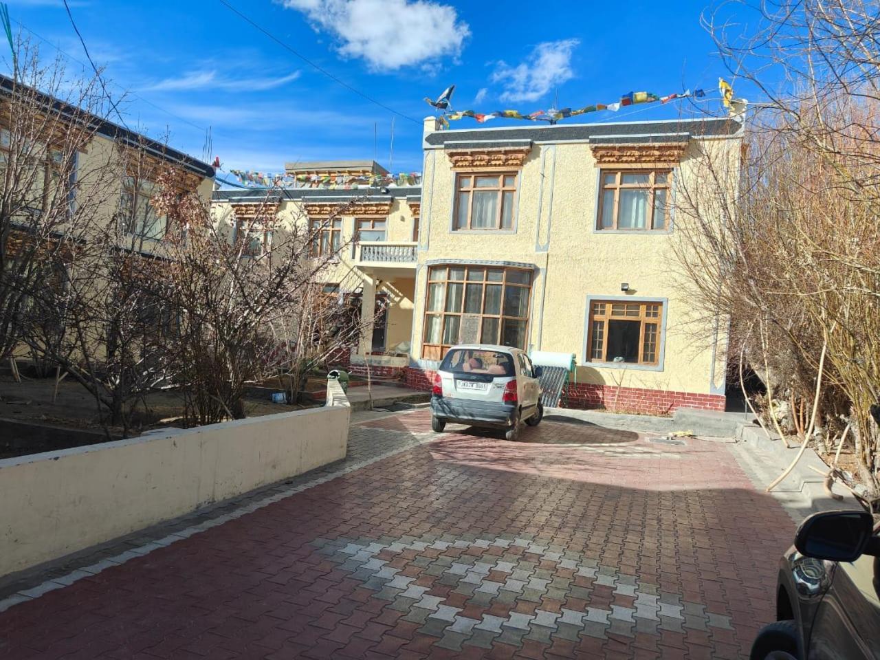 Hotel Lonchay Residency Leh Buitenkant foto