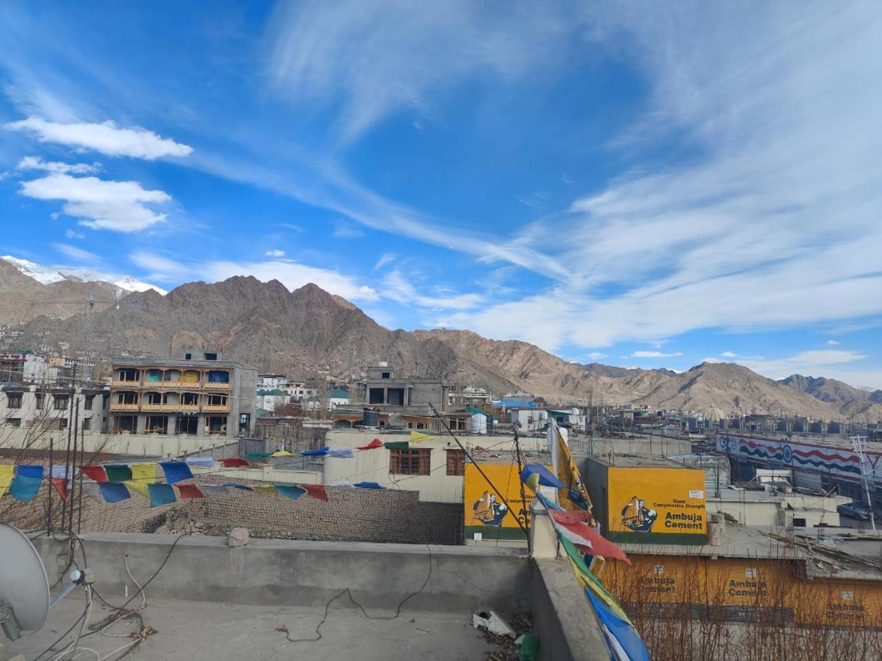 Hotel Lonchay Residency Leh Buitenkant foto