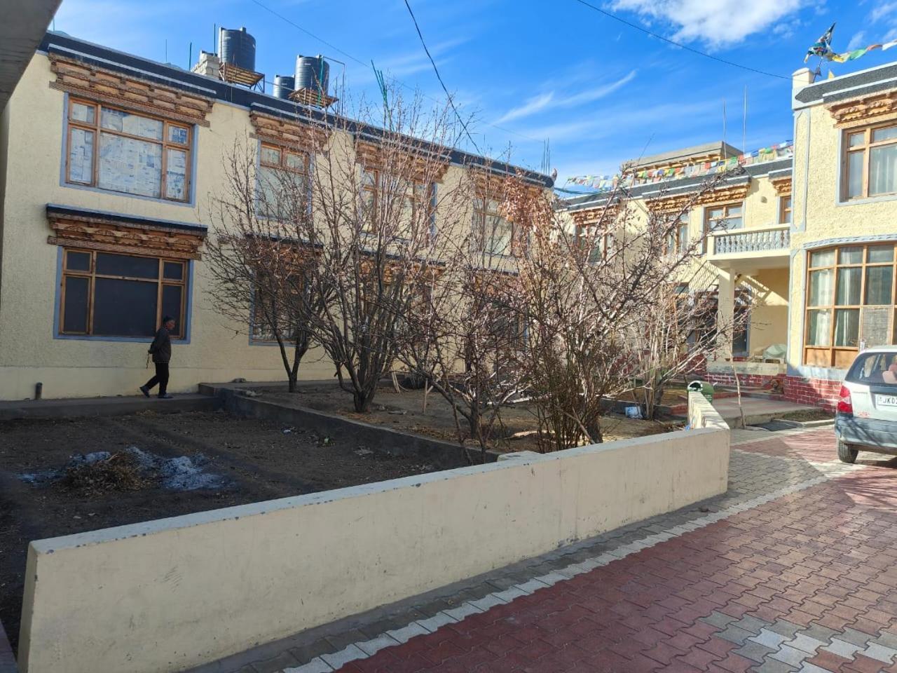 Hotel Lonchay Residency Leh Buitenkant foto