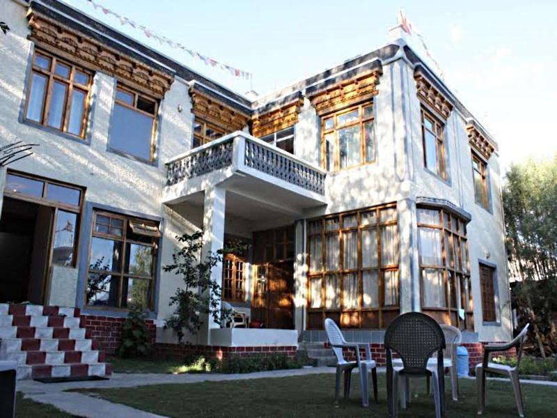 Hotel Lonchay Residency Leh Buitenkant foto