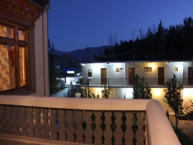 Hotel Lonchay Residency Leh Buitenkant foto